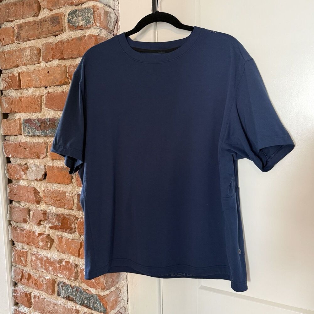 Lululemon Relaxed Fit Men’s Large Training Short-Sleeve Shirt Mineral Blue